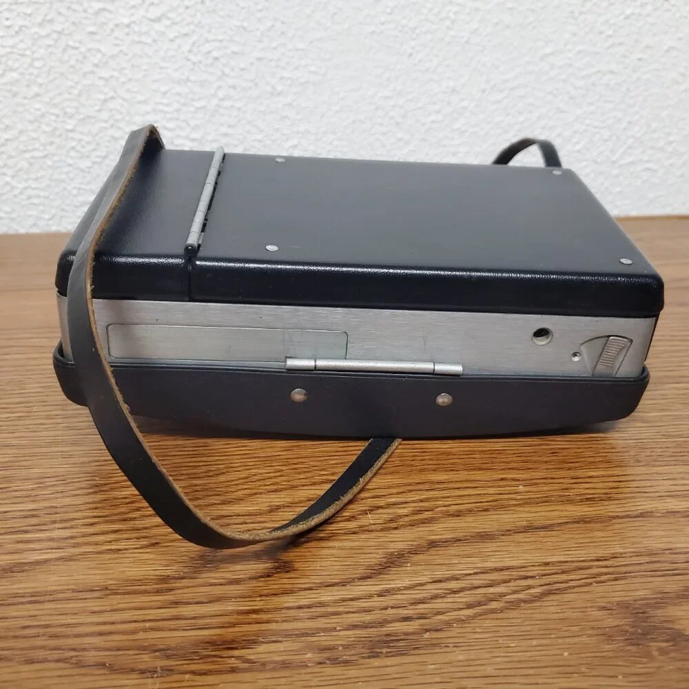 Vintage Electronics - Camera - Polaroid Automatic 250 Land Camera